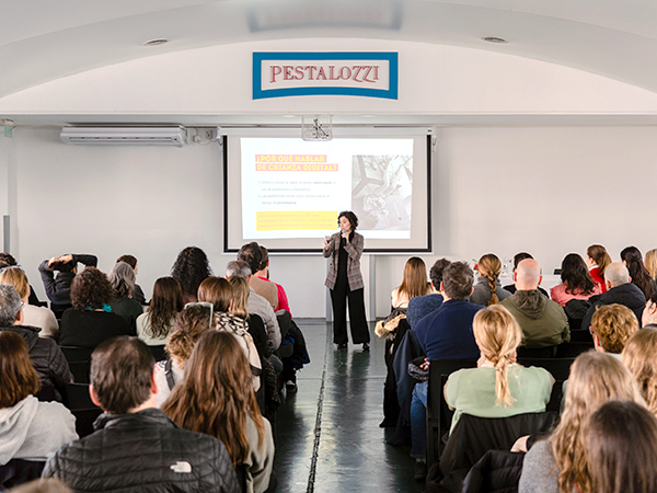 Charla sobre crianza en el mundo digital